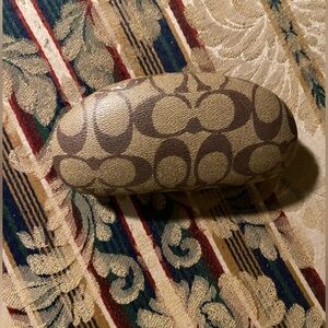 Coach Signature Logo Hard Clamshell Tan Brown Eyeglass Sunglasses Flip Top Case